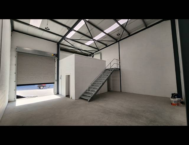 132M² WAREHOUSE FOR SALE IN RIVERGATE